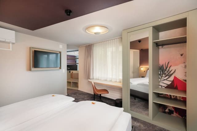 Spacious Roof Top Room