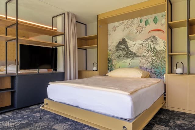 Large Room for 1 to 4 People