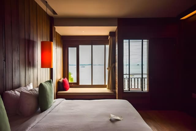 Deluxe Seaview