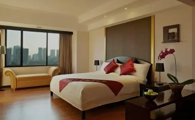 Executive Suite, City View