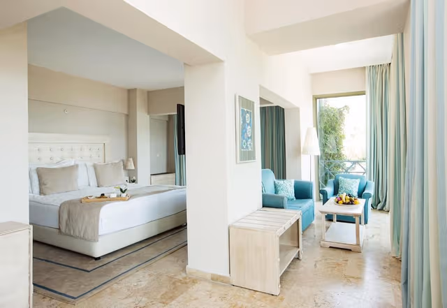 Deluxe Suite with Sea View