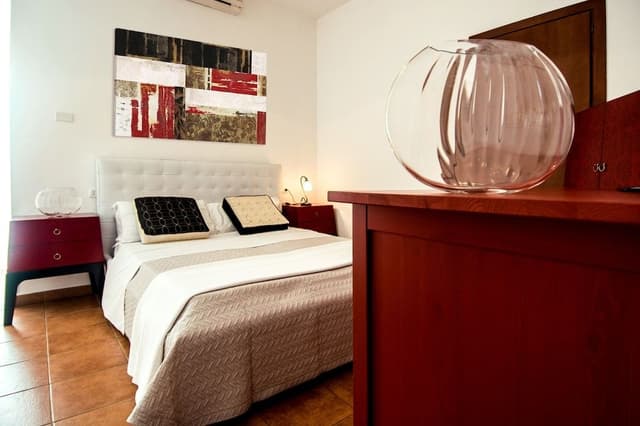 Standard Room, 1 Queen Bed