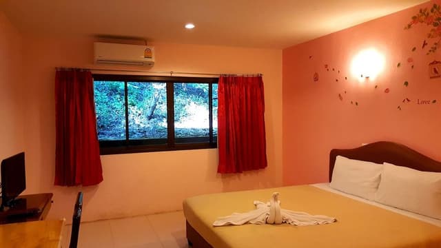 Standard Room (Road Side)