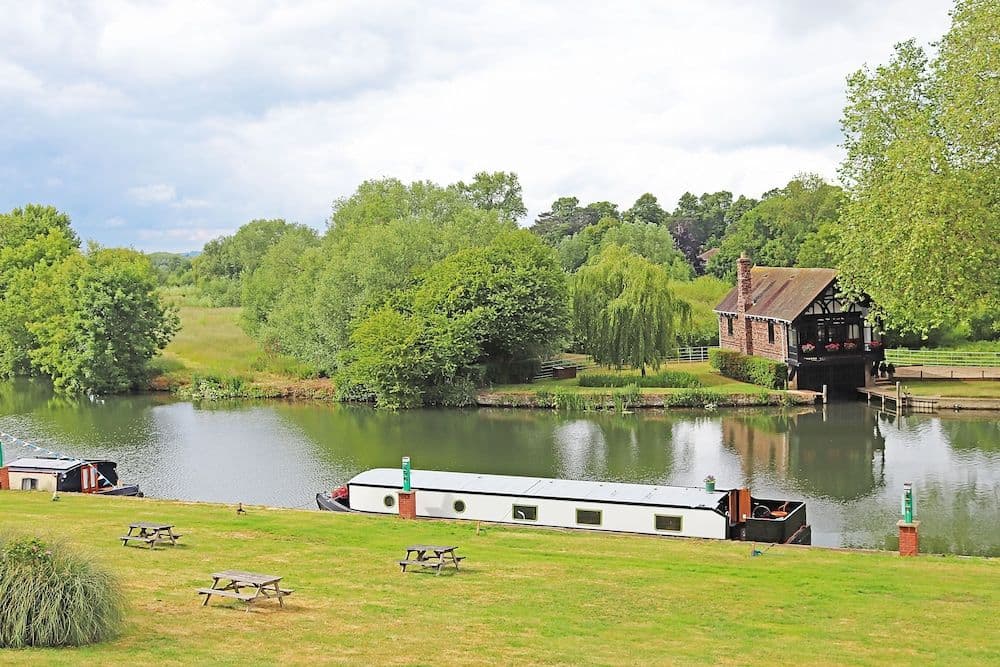 Shillingford bridge hotel Shillingford bridge hotel