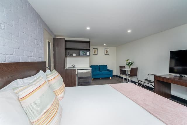 Studio Queen Room