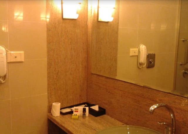 Premier Pool View Queen Room