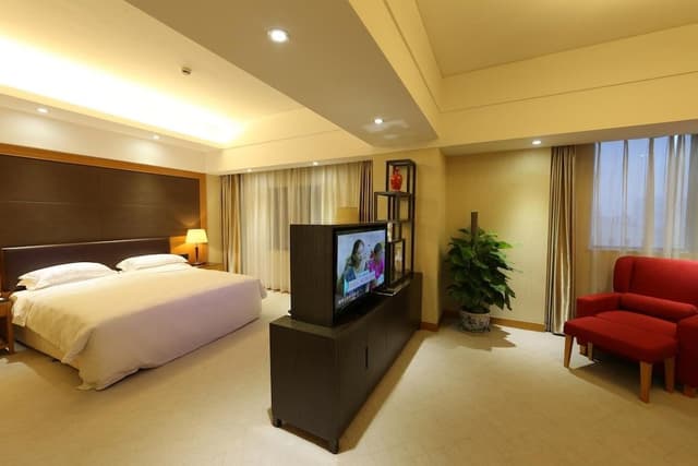 Deluxe Queen Room