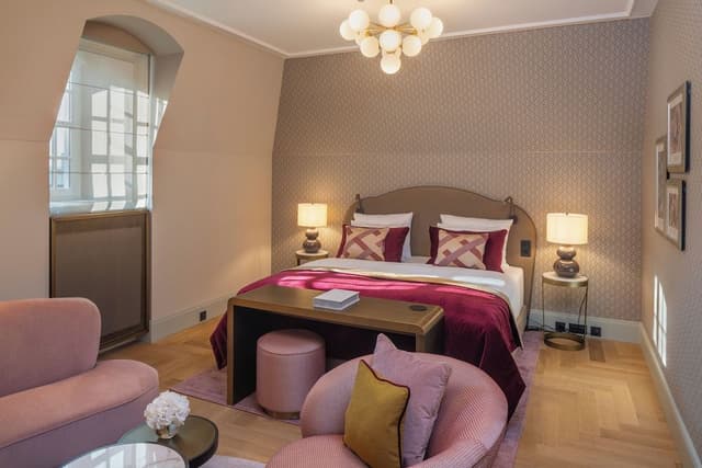 Room (Palais)