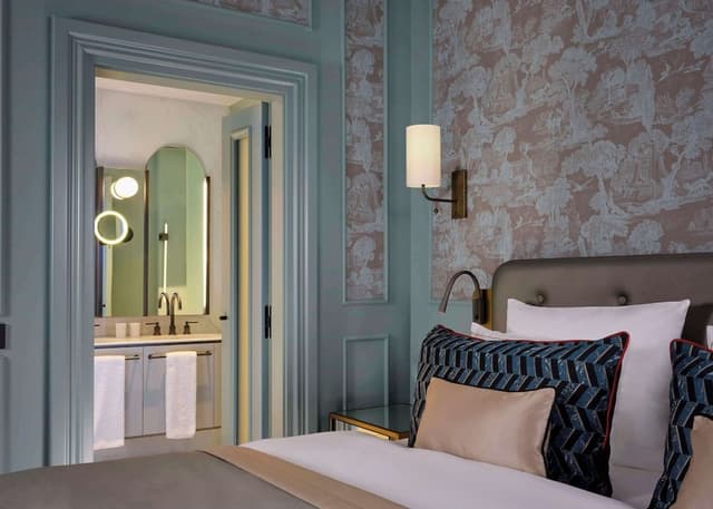 Room (Palais)