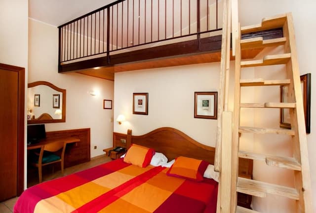 Family Room (2 Adults + 2 Children)