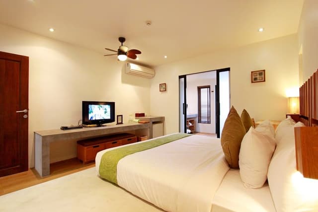 Jacuzzi Family Pool Suite