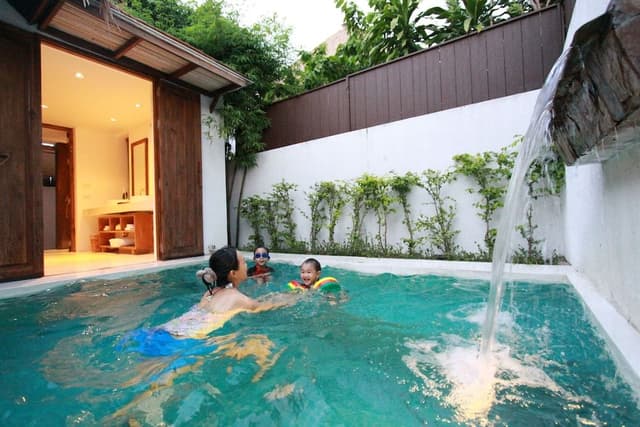 Jacuzzi Pool Villa