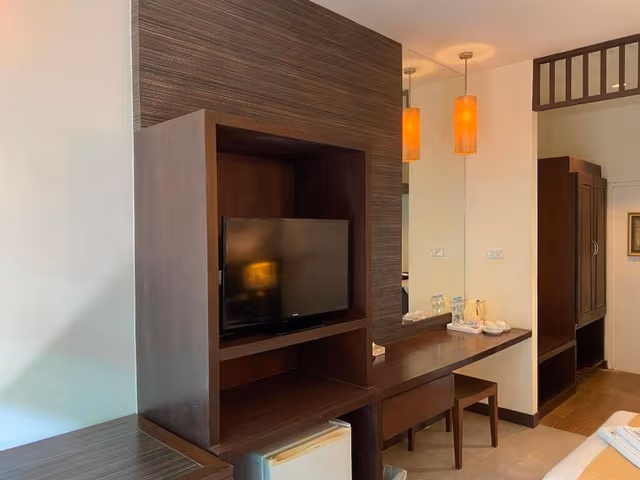 Courtyard Studio Twin Beds