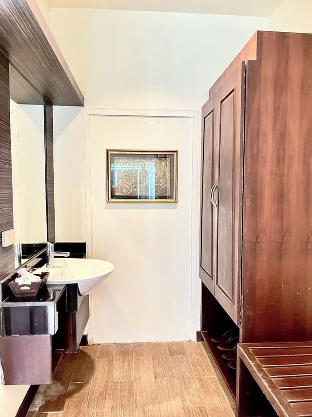 Courtyard Studio Twin Beds