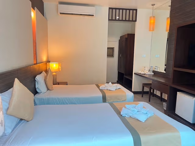 Courtyard Studio Twin Beds