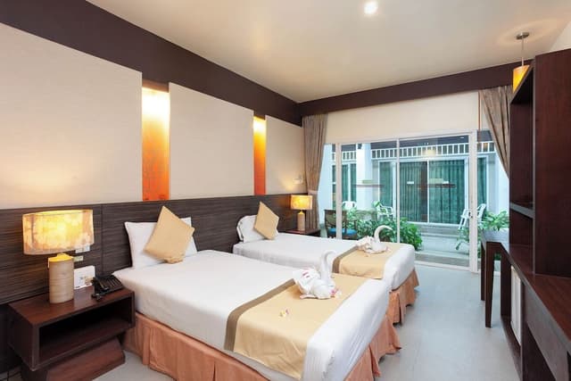 Courtyard Studio Twin Beds