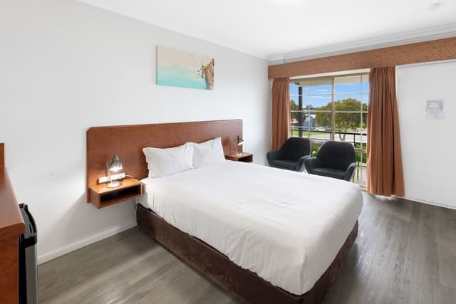 Standard Room, 1 Queen Bed