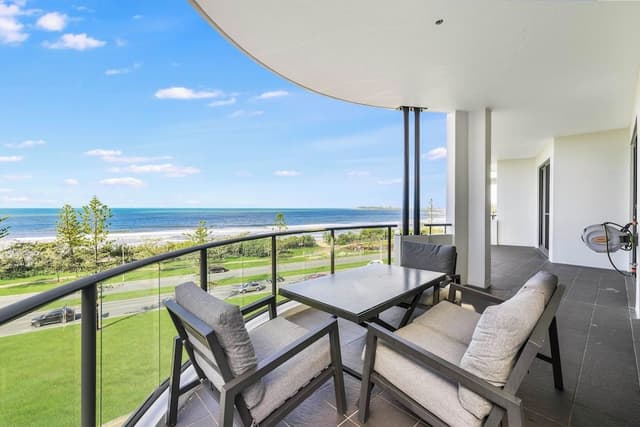 4 Bedroom Penthouse - Private Bar