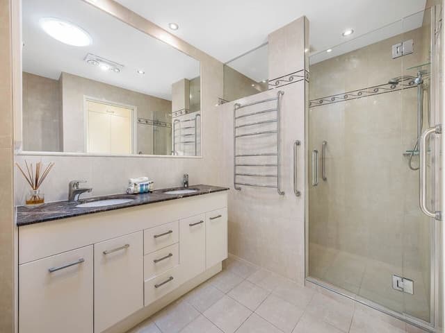 4 Bedroom Penthouse - Private Bar