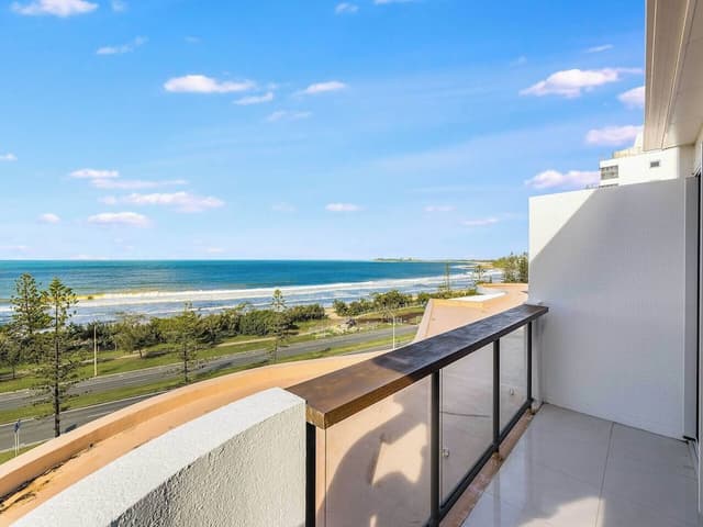 4 Bedroom Penthouse - Private Bar