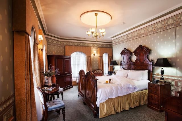 Royal Room, 1 King Bed
