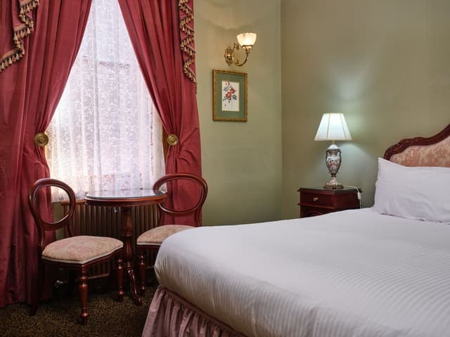Classic Room, 1 Queen Bed