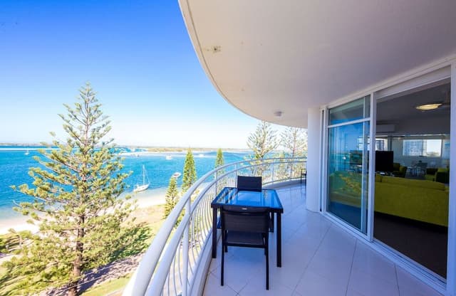 2 Bedroom Spa Waterfront Deluxe