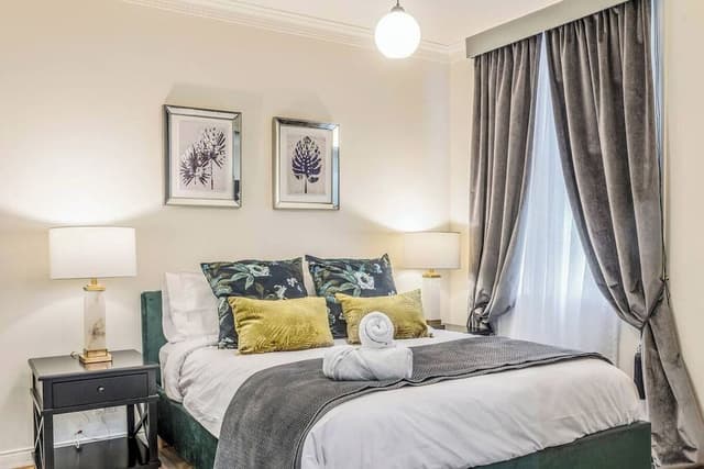 Deluxe Apartment