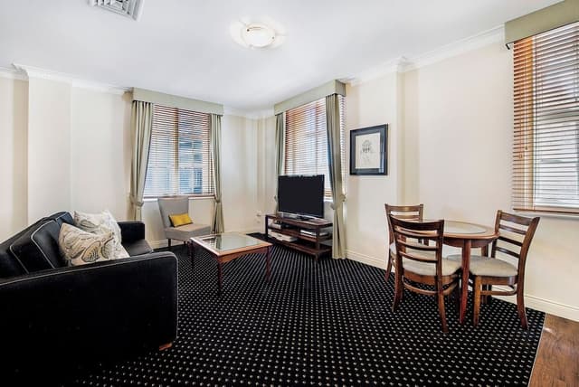 Superior One Bedroom Apartment