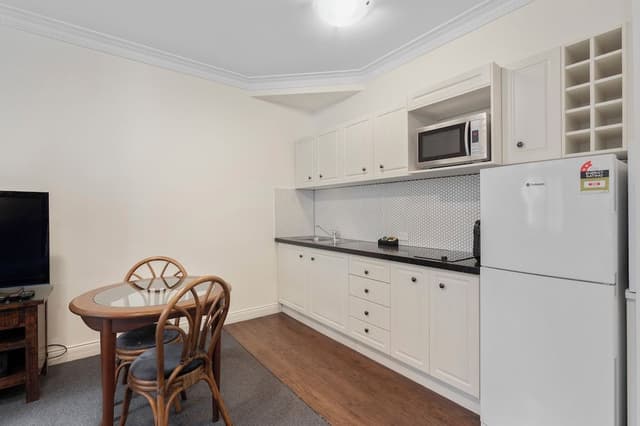 Superior One Bedroom Apartment
