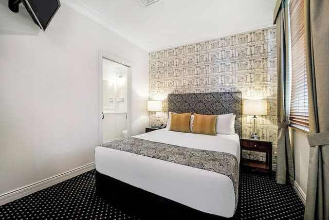 Superior One Bedroom Apartment