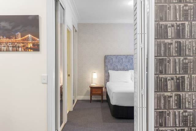 Superior One Bedroom Apartment