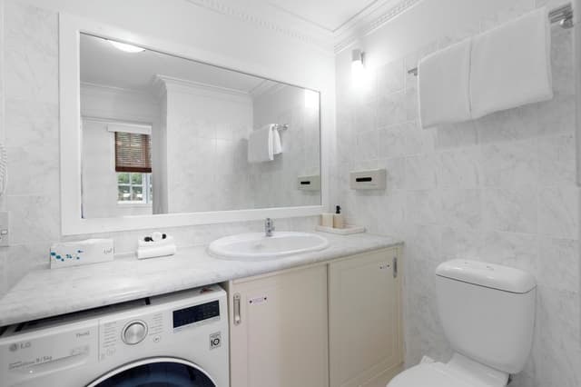 Superior One Bedroom Apartment