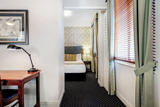 Superior One Bedroom Apartment