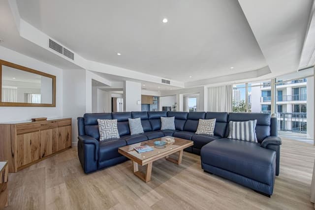 3 Bedrooms Sub Penthouse Apartment with Ocean View