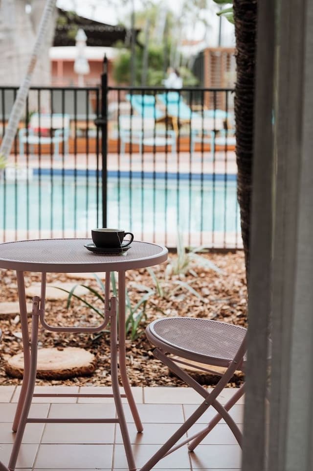 Deluxe Poolside - Eco Green Stay