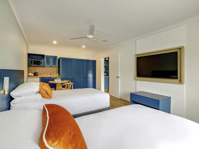 Family Room, Multiple Beds (1 Queen and 2 Singles)