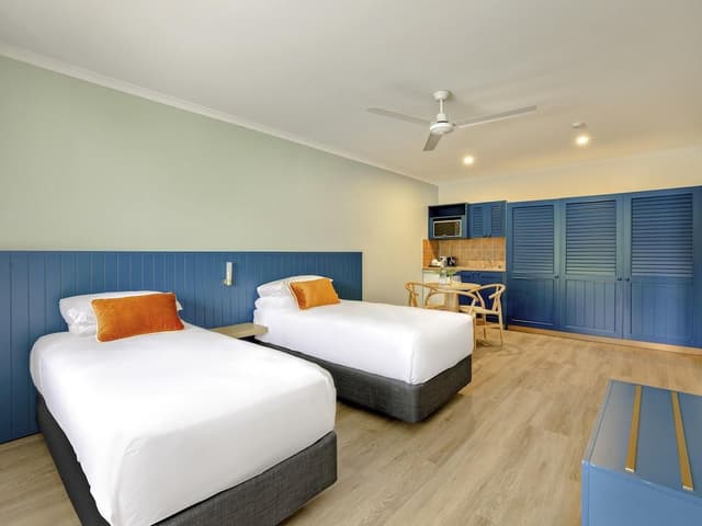 Family Room, Multiple Beds (1 Queen and 2 Singles)