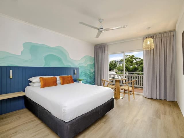 Family Room, Multiple Beds (1 Queen and 2 Singles)