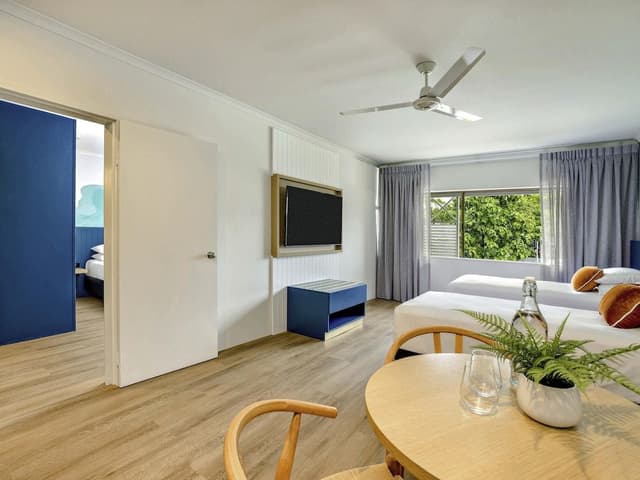 Family Room, Multiple Beds (1 Queen and 2 Singles)