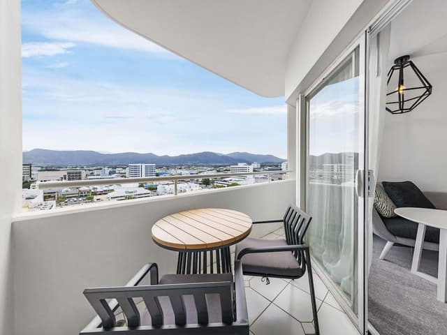 Rejuvenated Superior Room Twin, City Mountain View