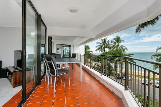 Superior Three Bedroom Sea View Apartment