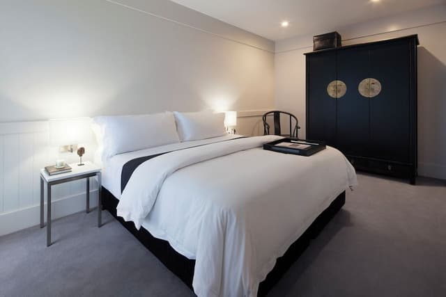 Deluxe One Bedroom Apartment