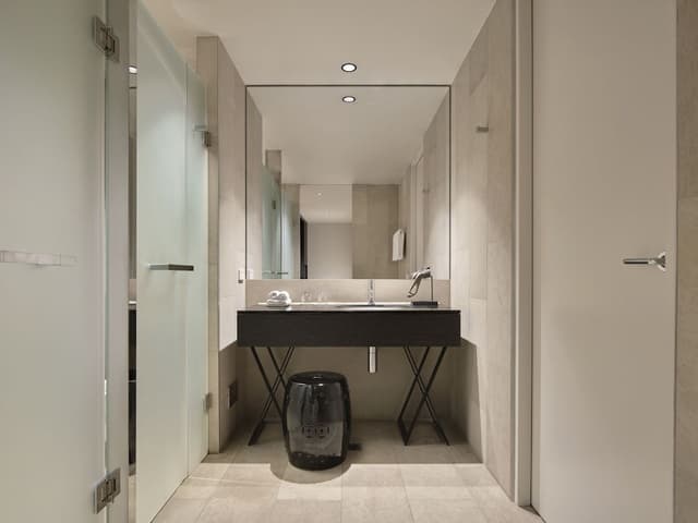 Luxury One Bedroom Apartment