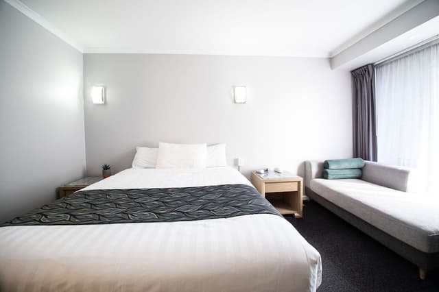 Studio Apartment Queen Bed - CD