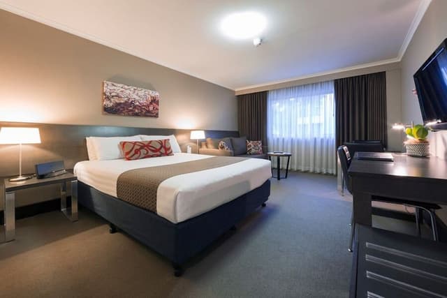 Atrium Queen Room