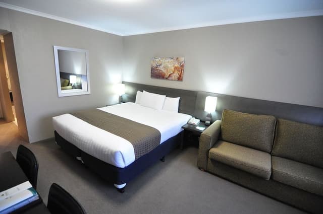 Atrium Queen Room