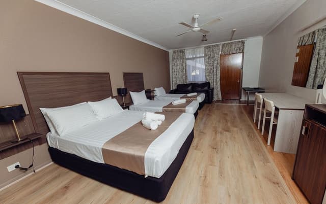 Family Room, Multiple Beds