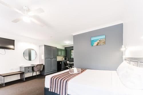 Deluxe Renovated Spa Room (Not Pet-Friendly)