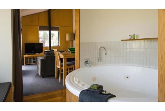 Deluxe Studio Spa Chalet - Sleeps 2